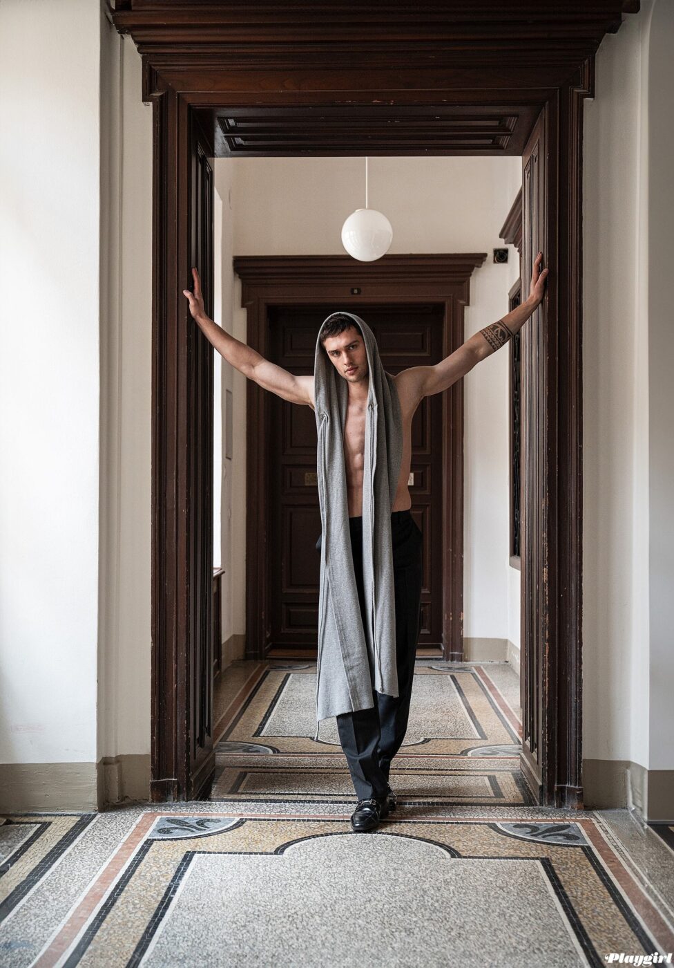 Scarf-hoodie: Ilija Nestorović •
Pants: Ivan Iveljić.