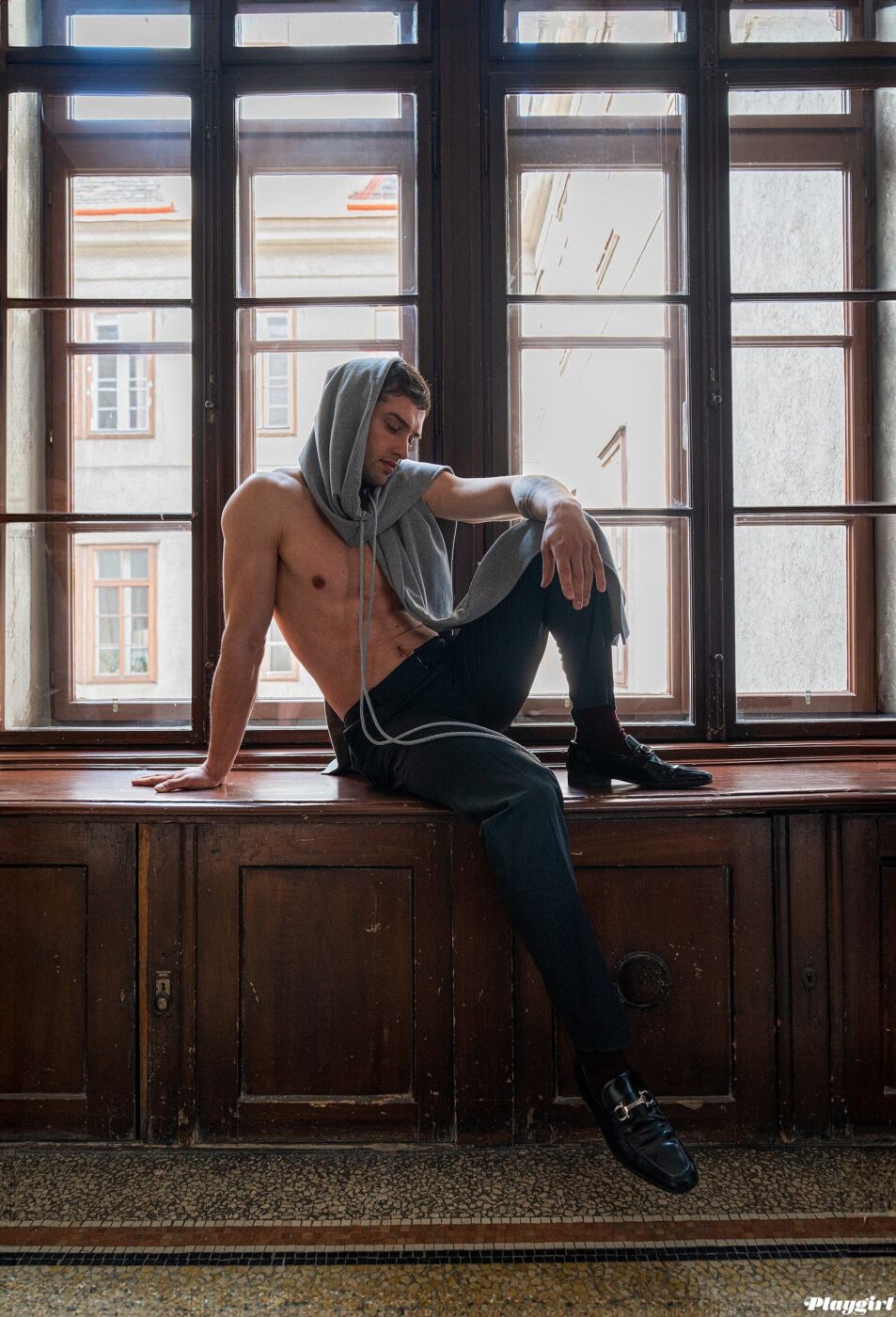 Scarf-hoodie: Ilija Nestorović •
Pants: Ivan Iveljić.