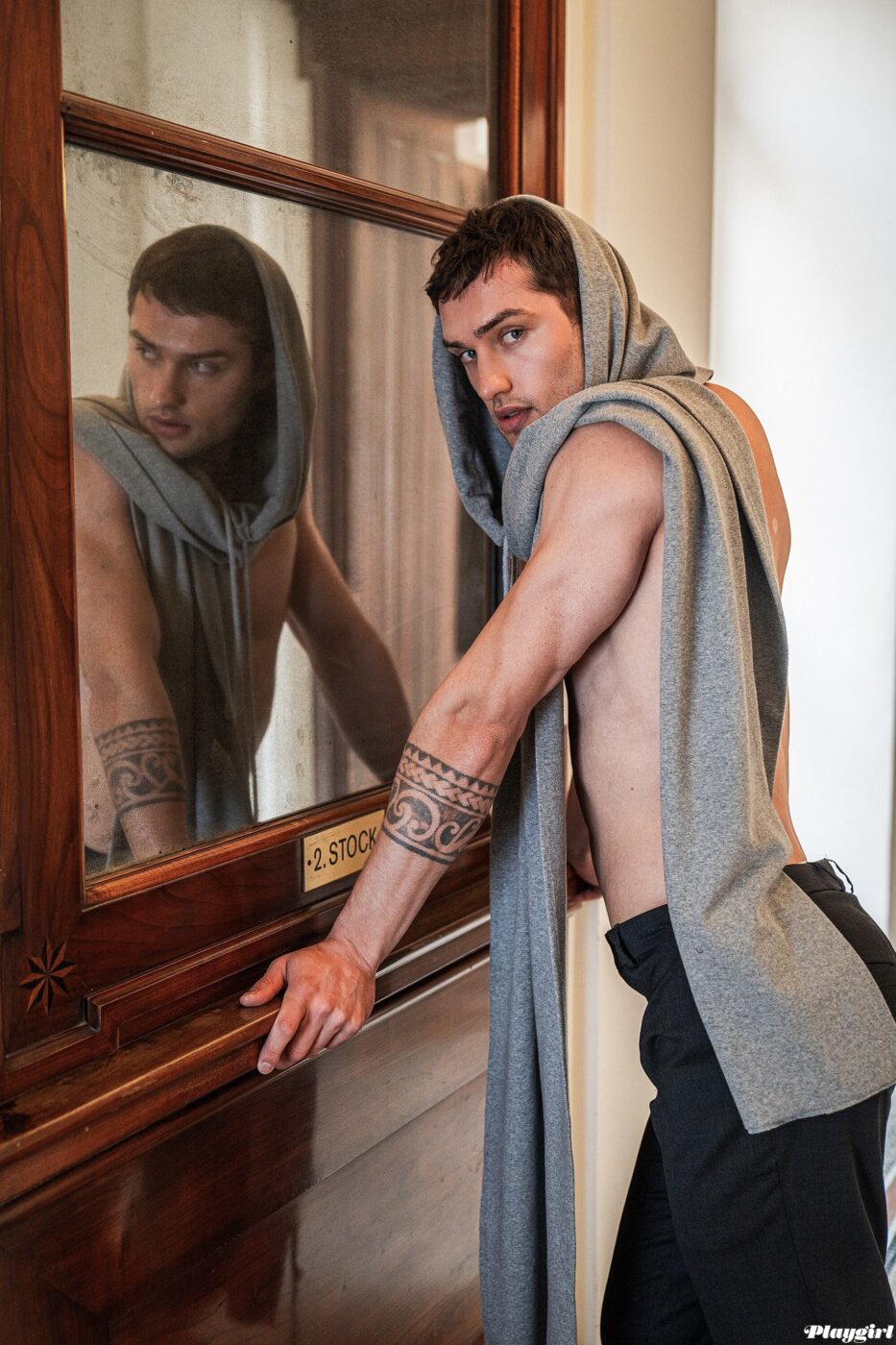 Scarf-hoodie: Ilija Nestorović •
Pants: Ivan Iveljić.